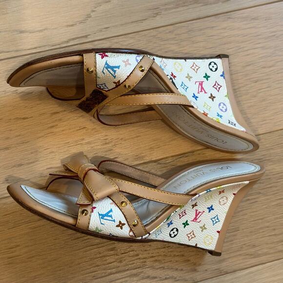 Louis Vuitton Multicolor Monogram White Leather Bow Wedge Sandals 38.5 - Picture 13 of 14